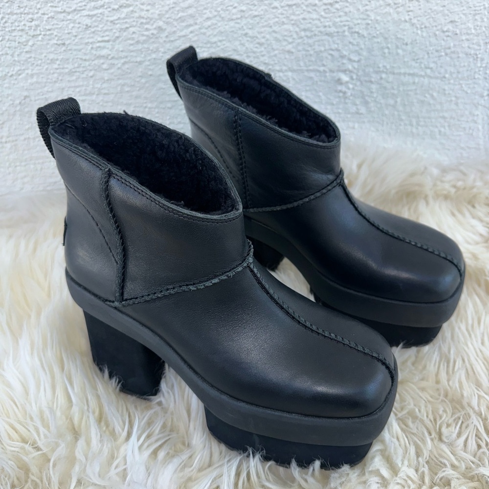 🎬UGG New Heights Black Leather Platform Ankle Boots Women’s 7